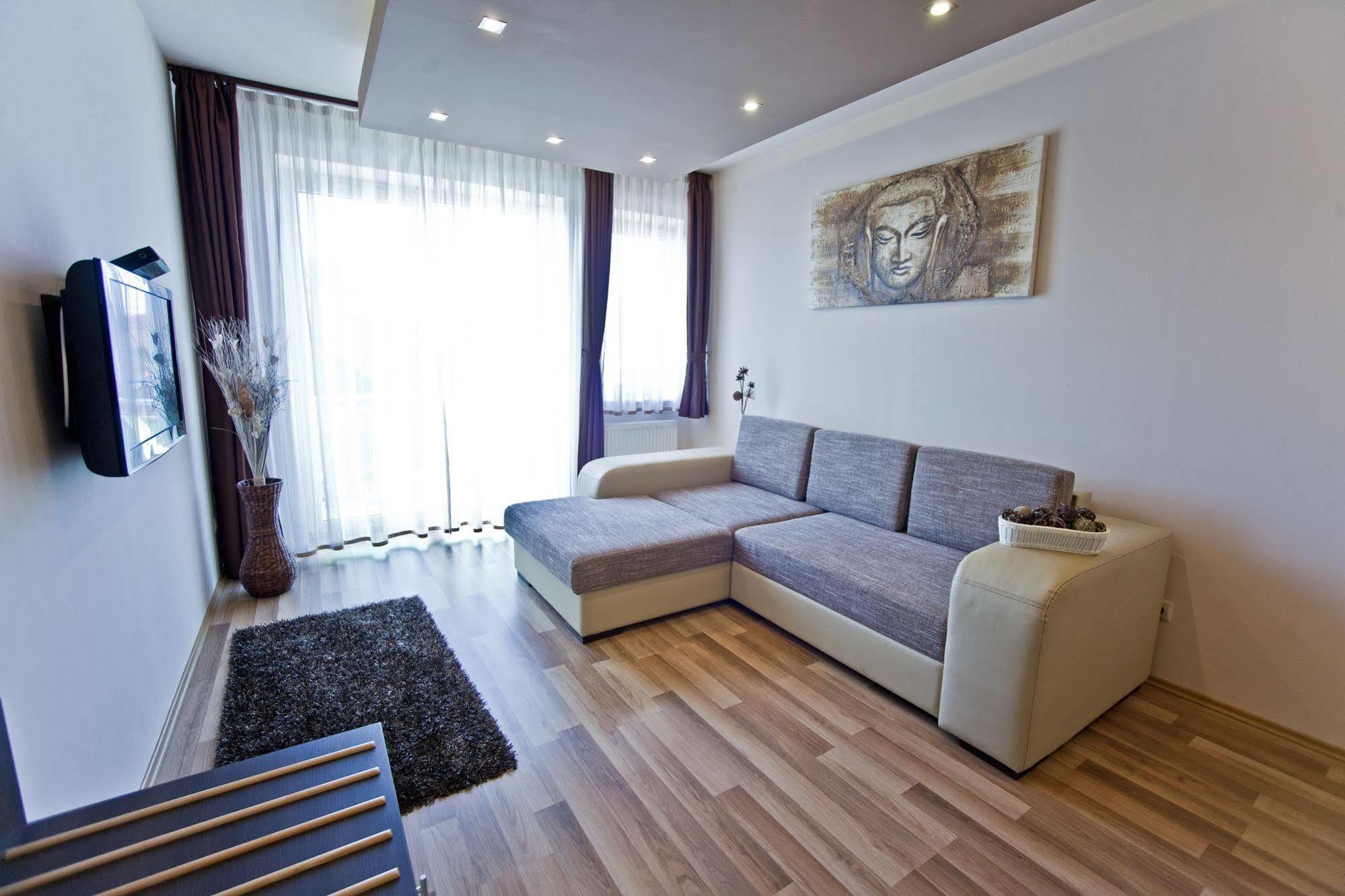 Nemeth Apartmanok Sarvar Exterior photo