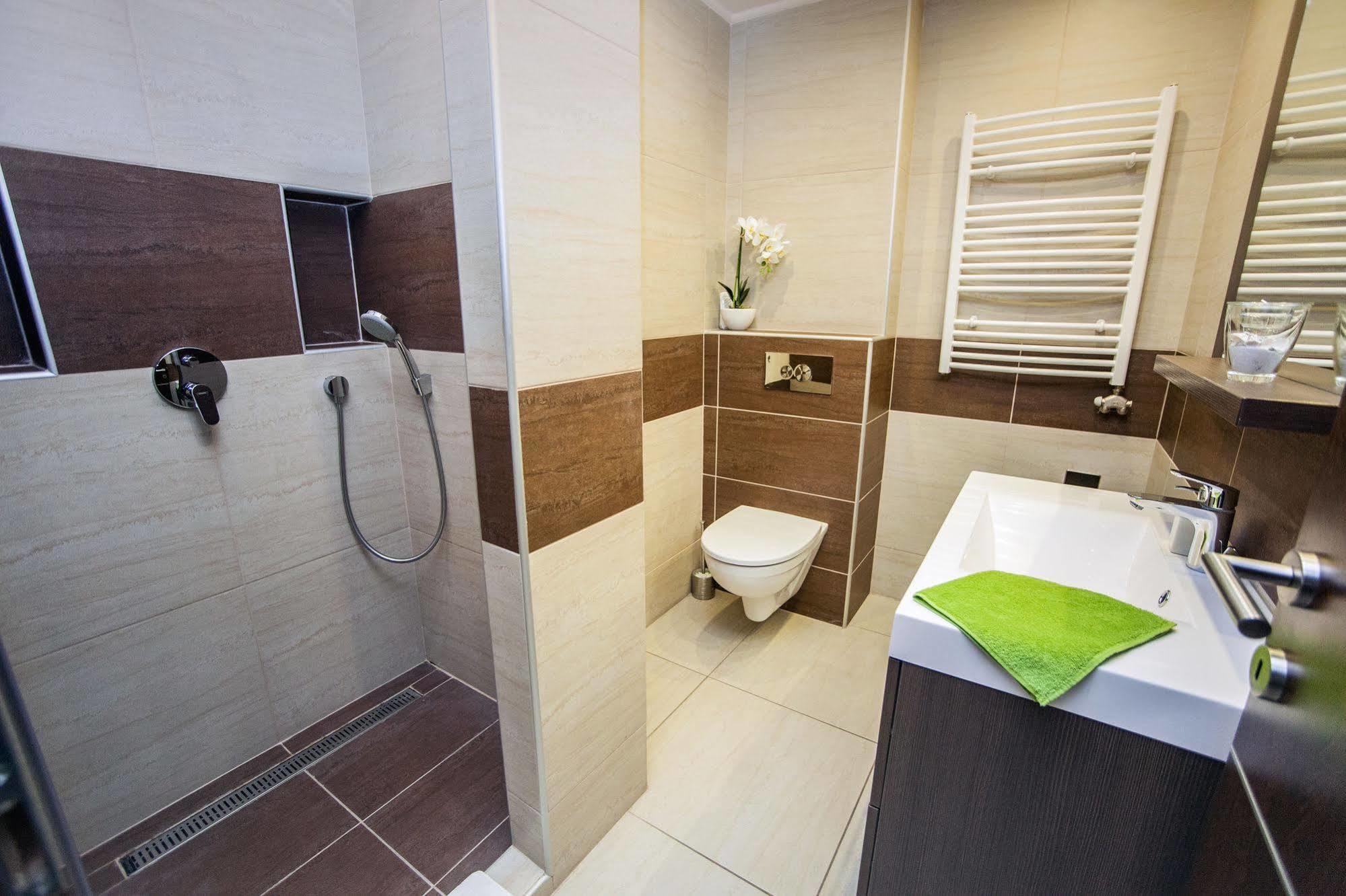 Nemeth Apartmanok Sarvar Exterior photo